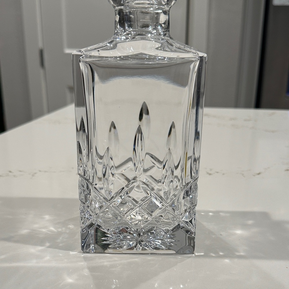 Elegant Waterford Crystal Decanter with Solid Cube Stopper - Picture 2 of 14
